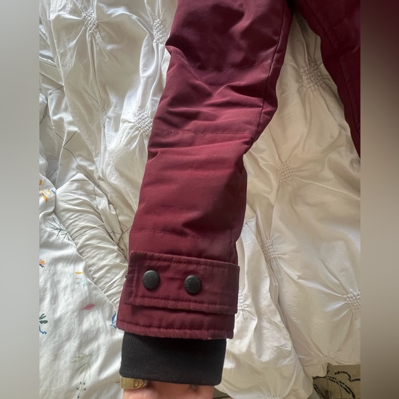 Canada goose burgundy parka size medium - Picture 7 of 16